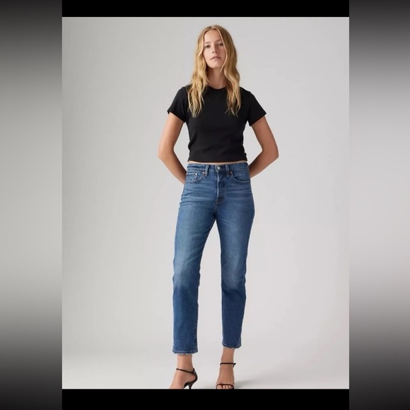 Levi's Denim - Levi's Premium Wedgie Raw Hem Cropped Jeans Big E Button Fly 
Size 30